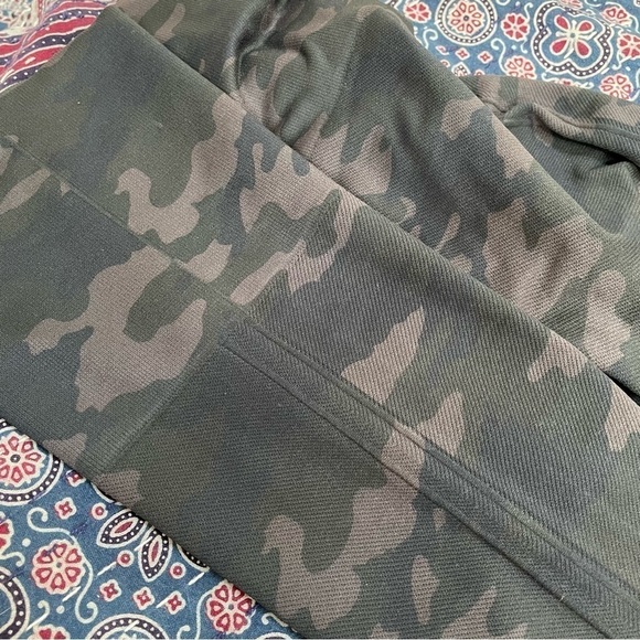 SPANX Seamless Leggings green camo size small - Picture 12 of 12